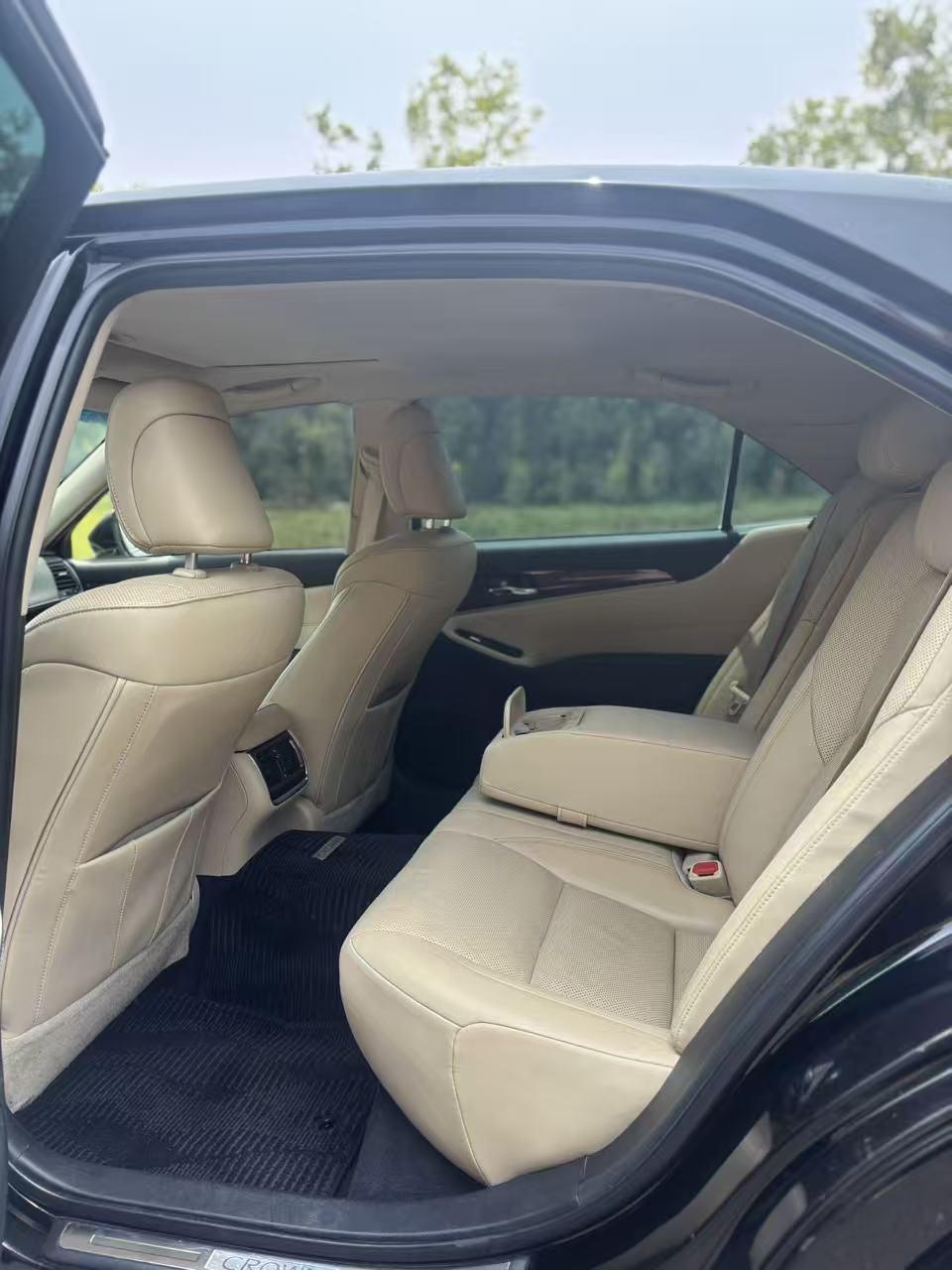 Toyota Crown 2015 thumb 8
