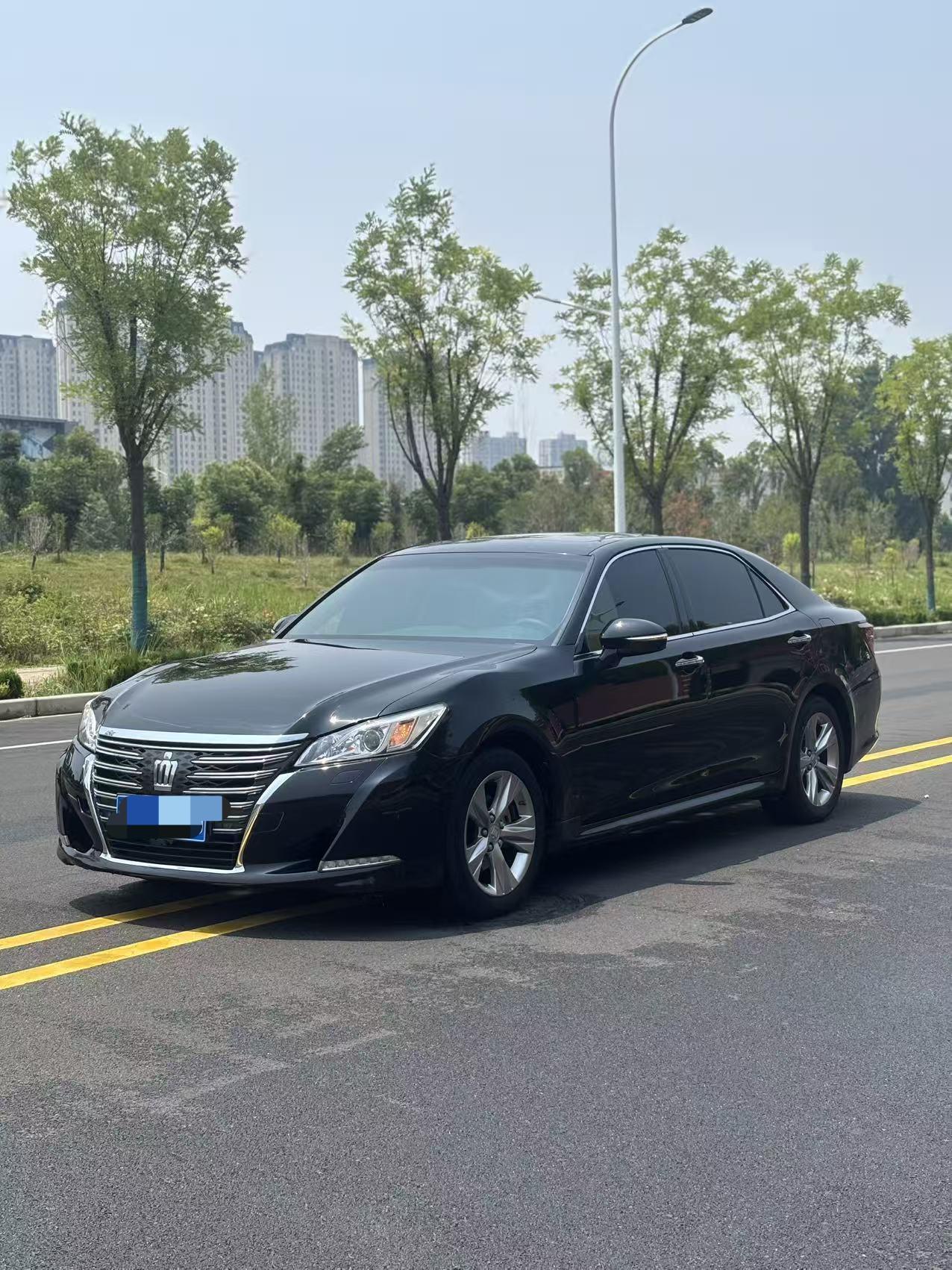 Toyota Crown 2015 thumb 9