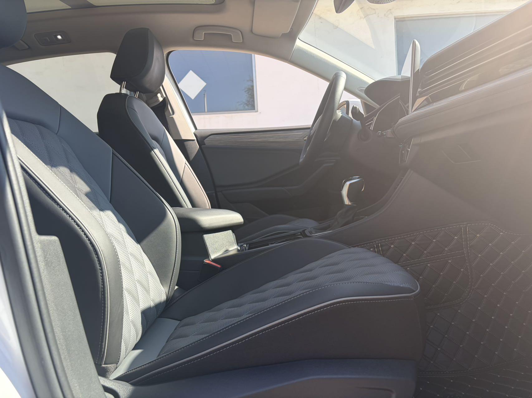 Volkswagen Sagitar 2023 thumb 9