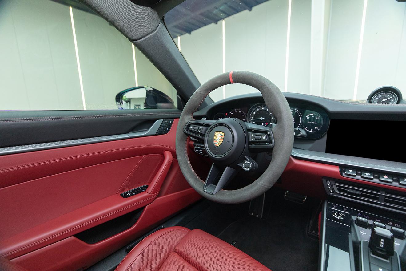 Porsche 911 2022 thumb 12