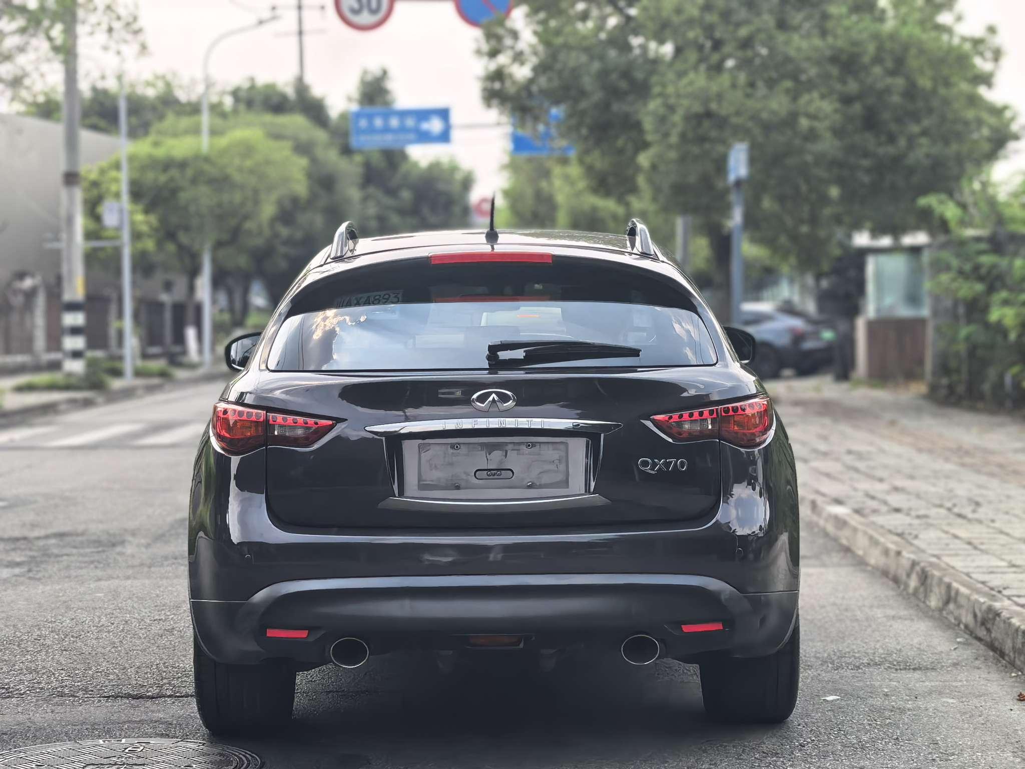 Infiniti QX70 2015 thumb 4