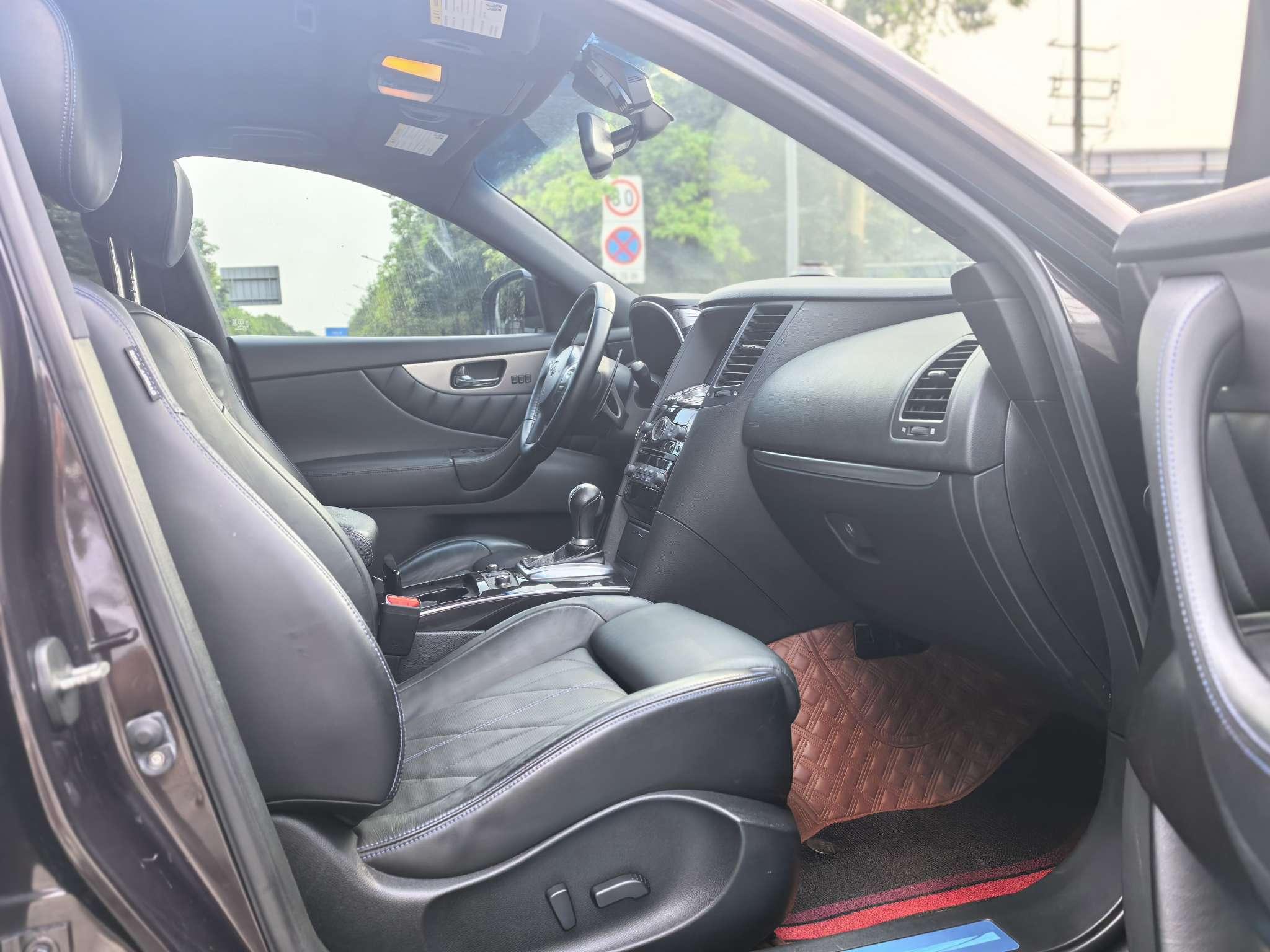 Infiniti QX70 2015 thumb 7