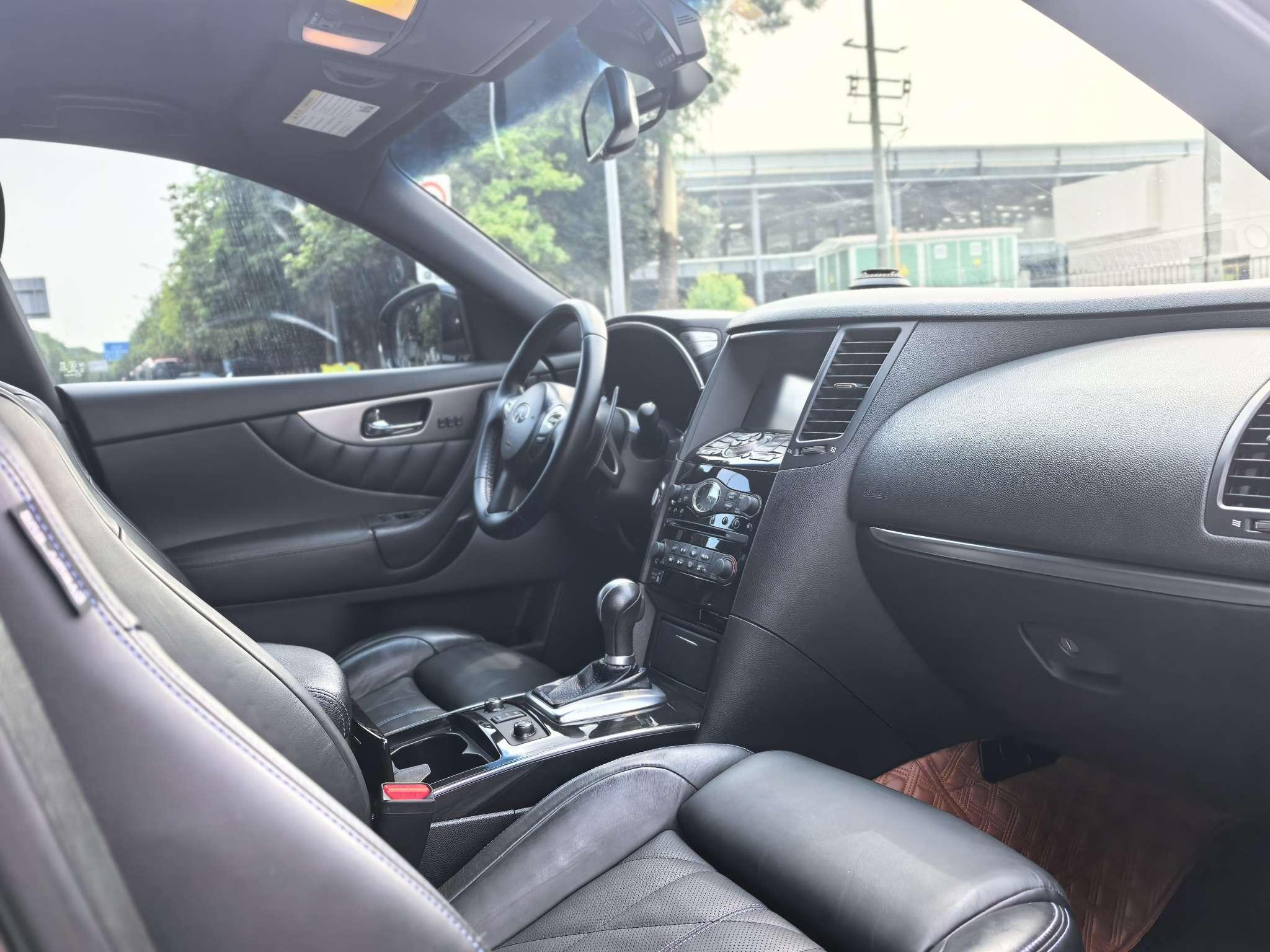 Infiniti QX70 2015 thumb 9