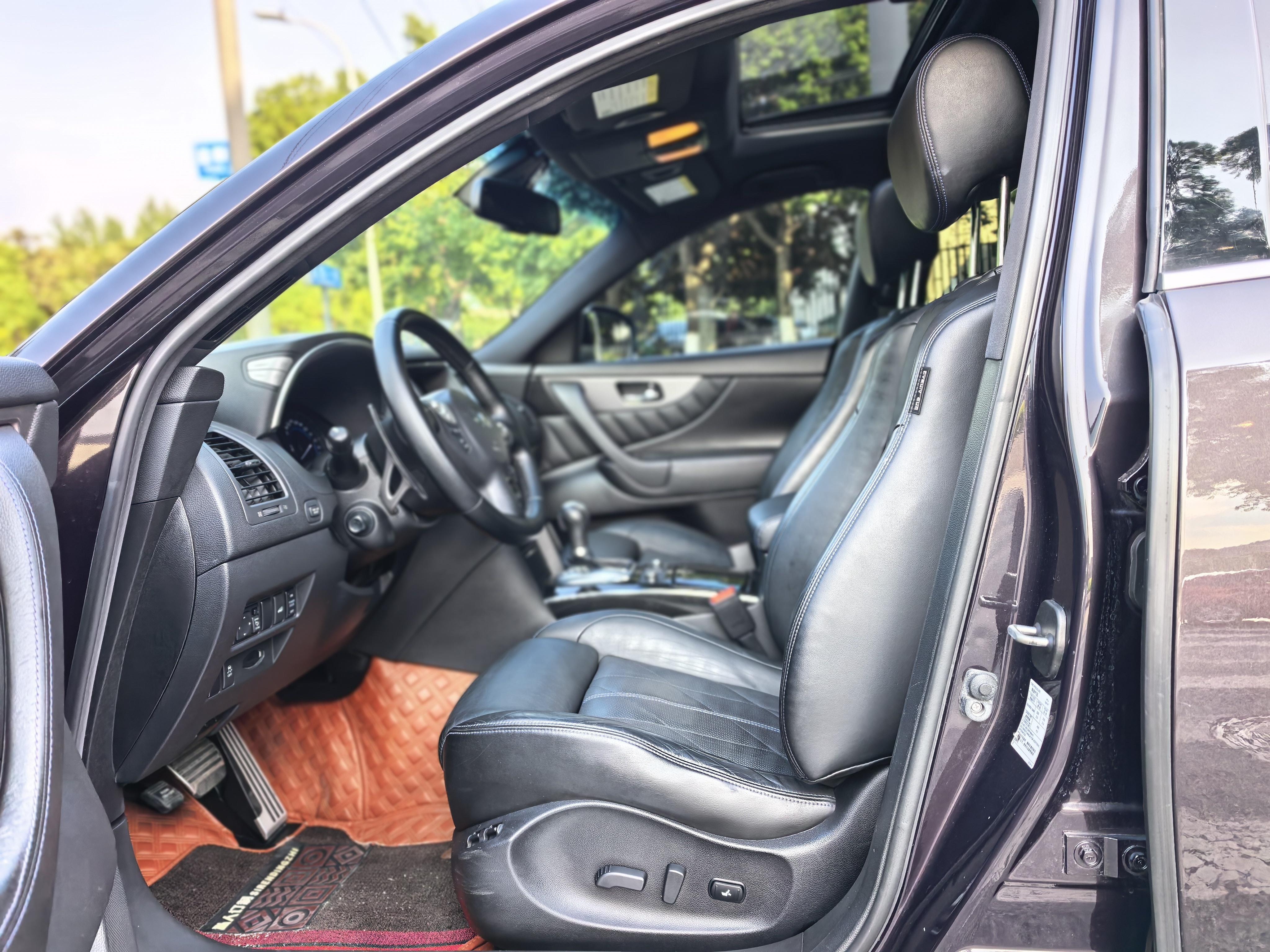 Infiniti QX70 2015 thumb 10