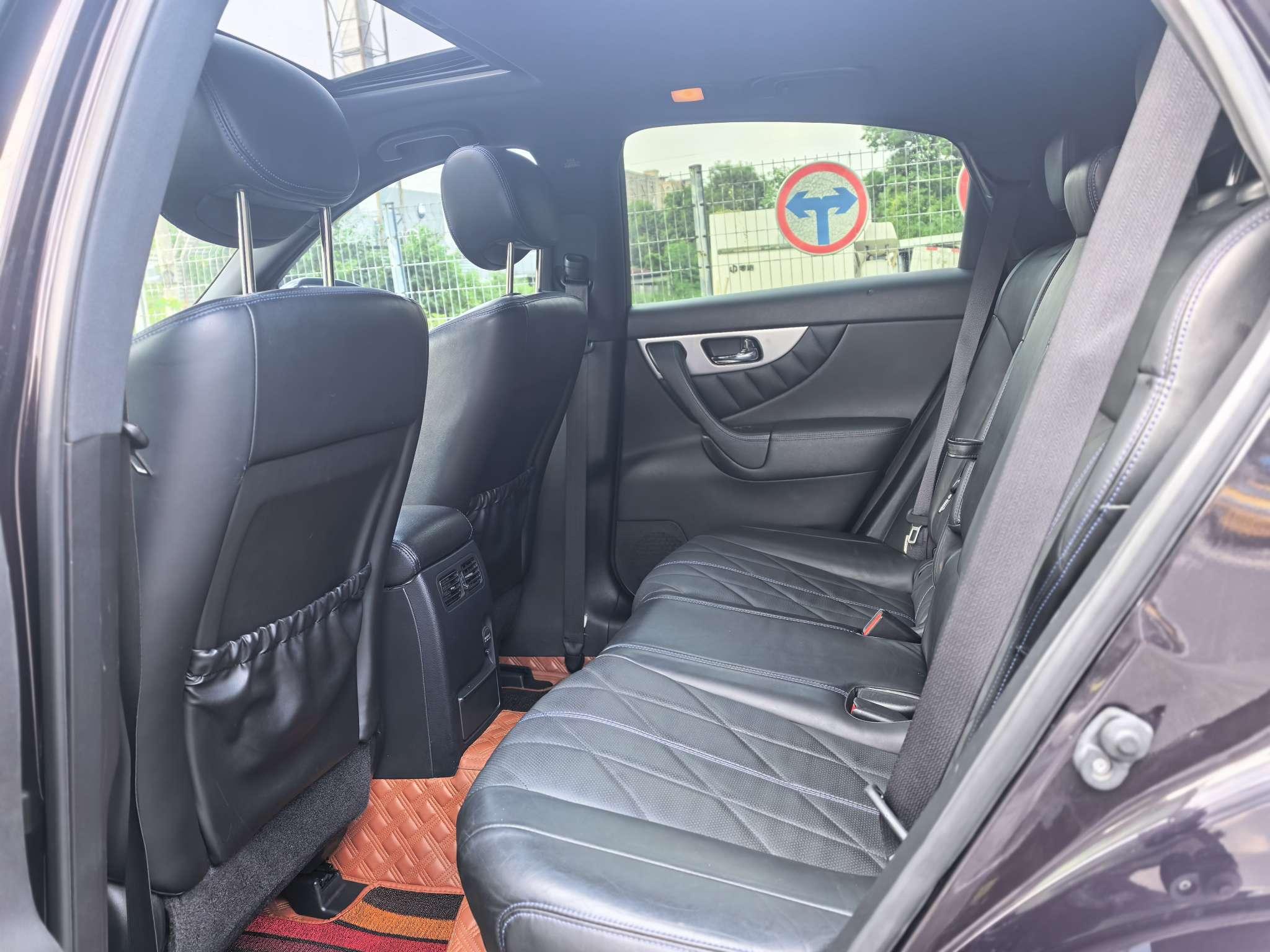 Infiniti QX70 2015 thumb 11