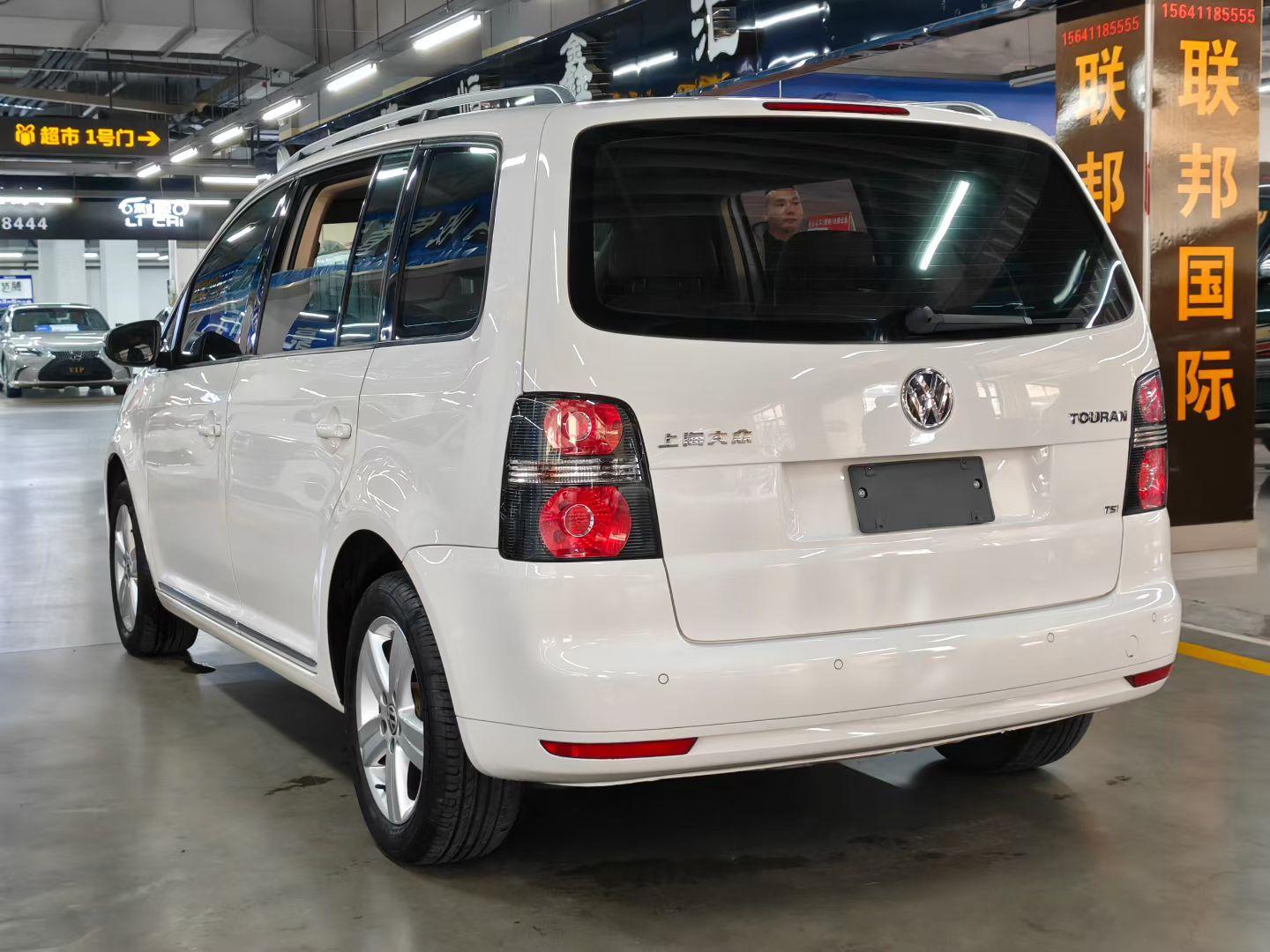 Volkswagen Touran 2015 thumb 2