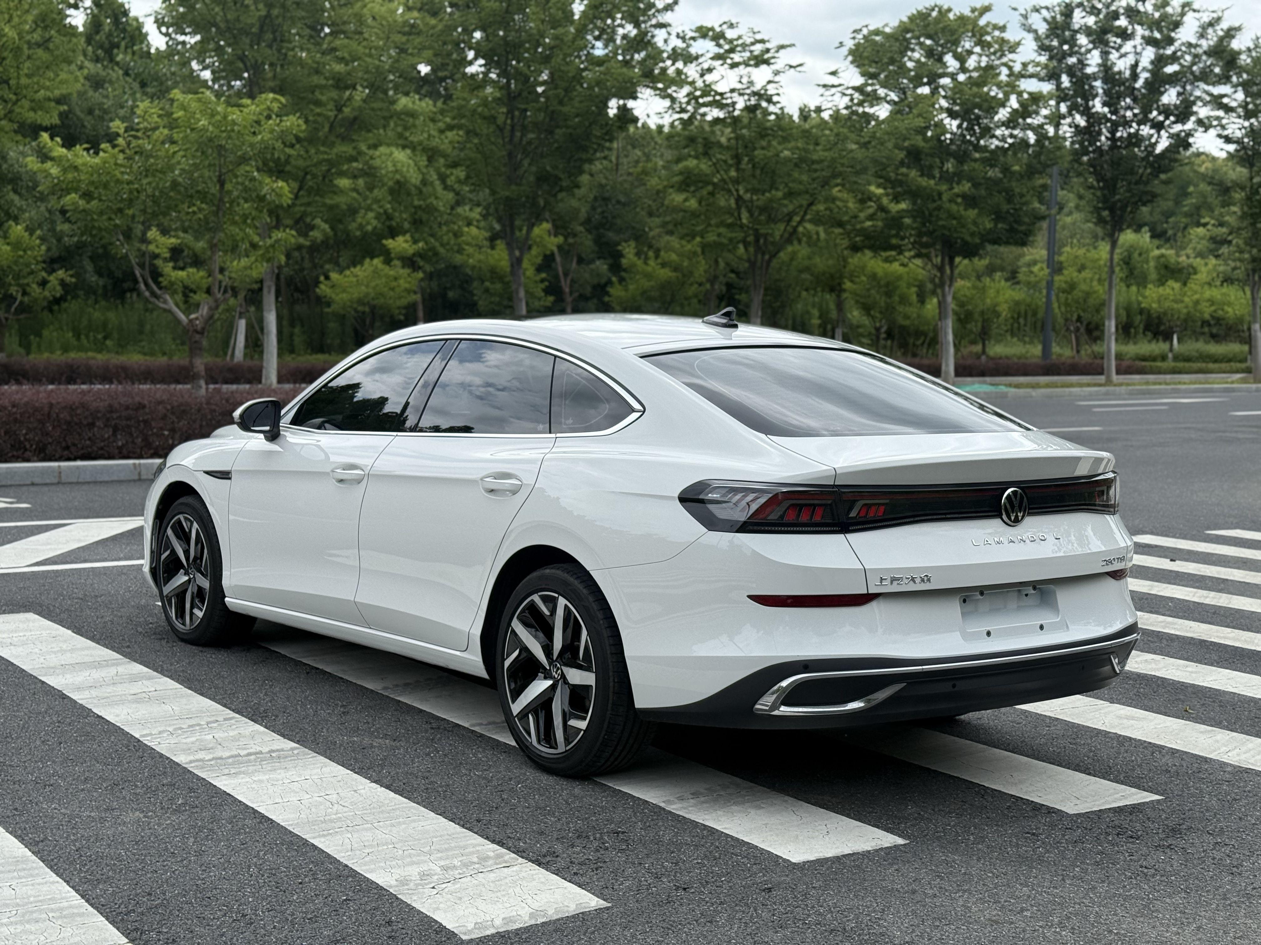 Volkswagen Lamando 2022 thumb 2