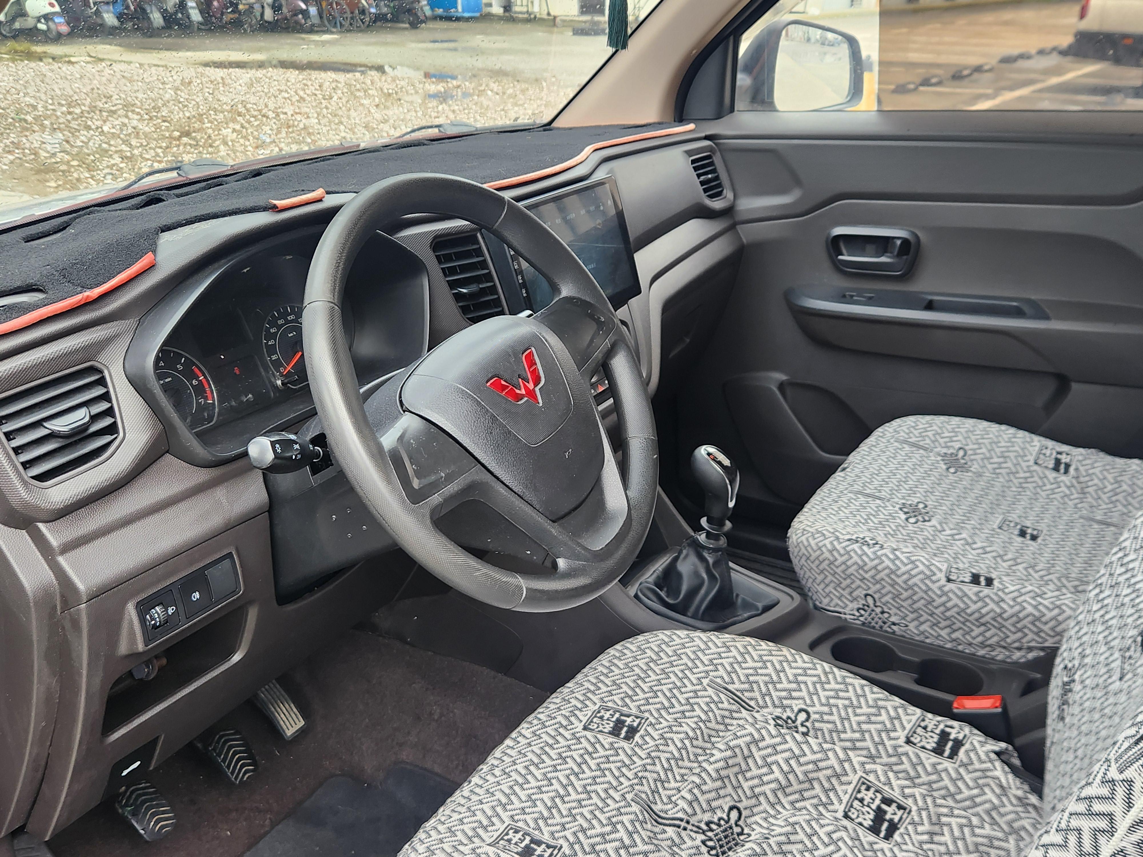 Wuling Hong Guang V 2021 thumb 12
