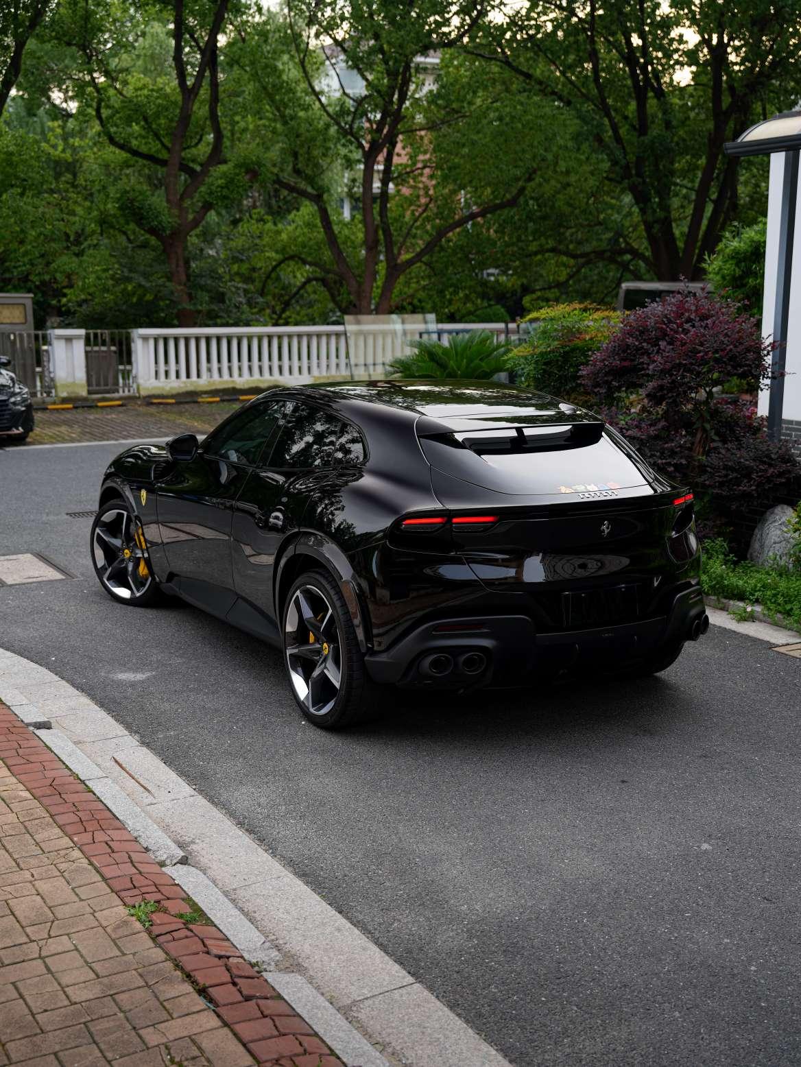 Ferrari Purosangue 2023 thumb 2