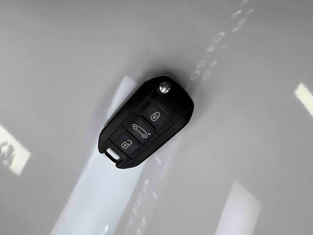 Peugeot 308 2016 thumb 9