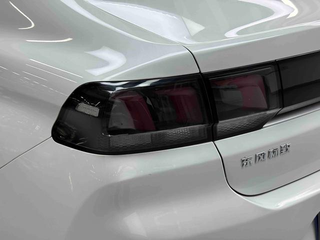 Peugeot 308 2016 thumb 11