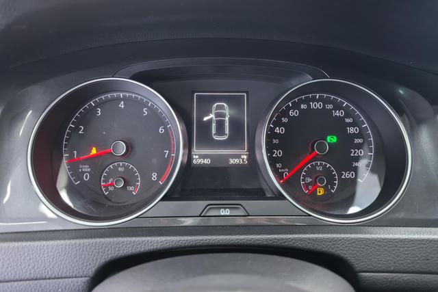 Volkswagen Golf Sportsvan 2018 thumb 12