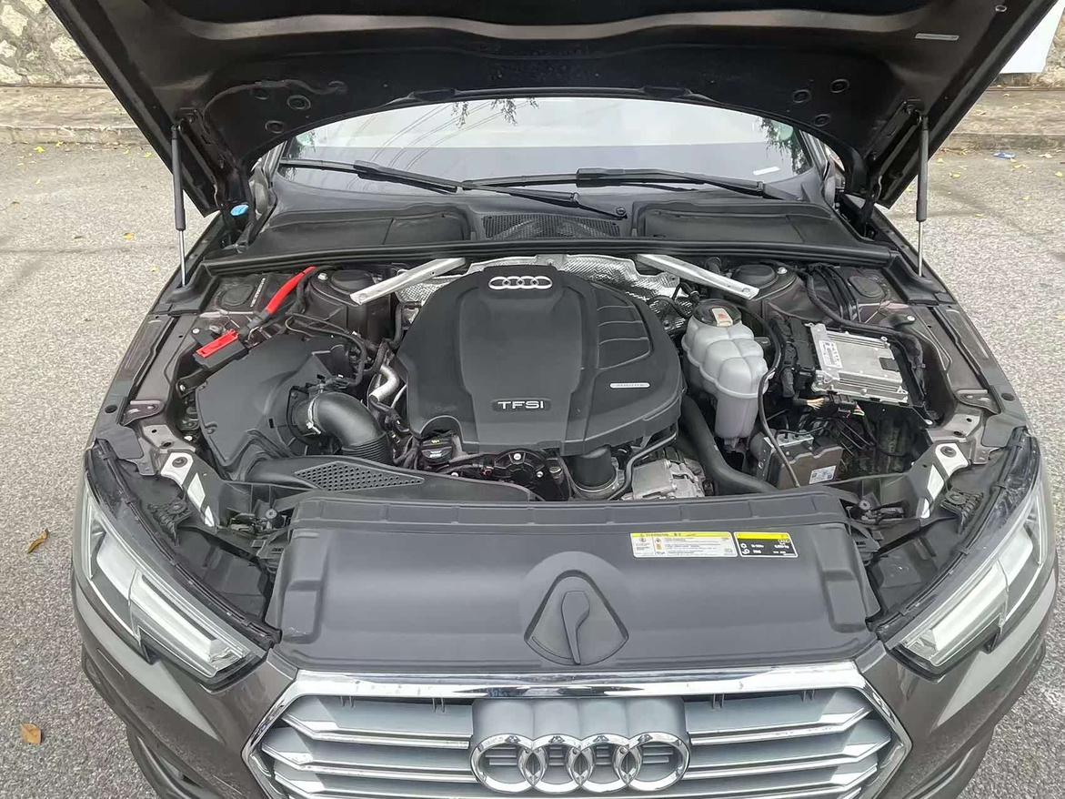Audi A4 2019 thumb 4