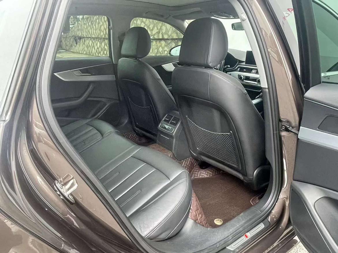 Audi A4 2019 thumb 5