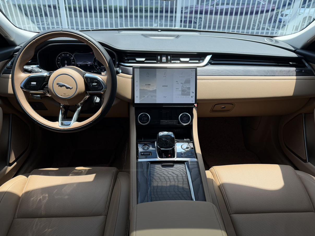 Jaguar XFL 2024 thumb 5
