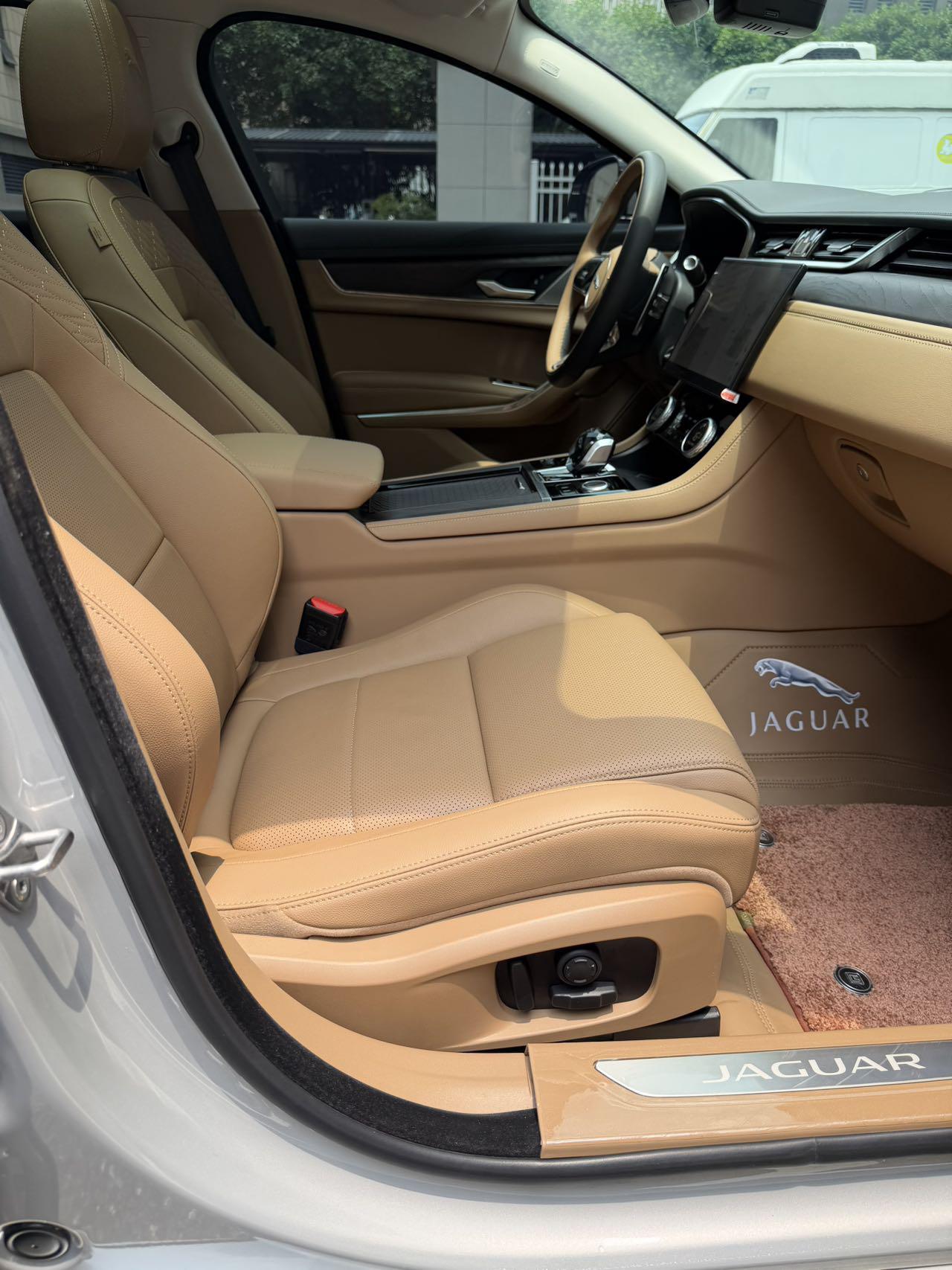 Jaguar XFL 2024 thumb 10