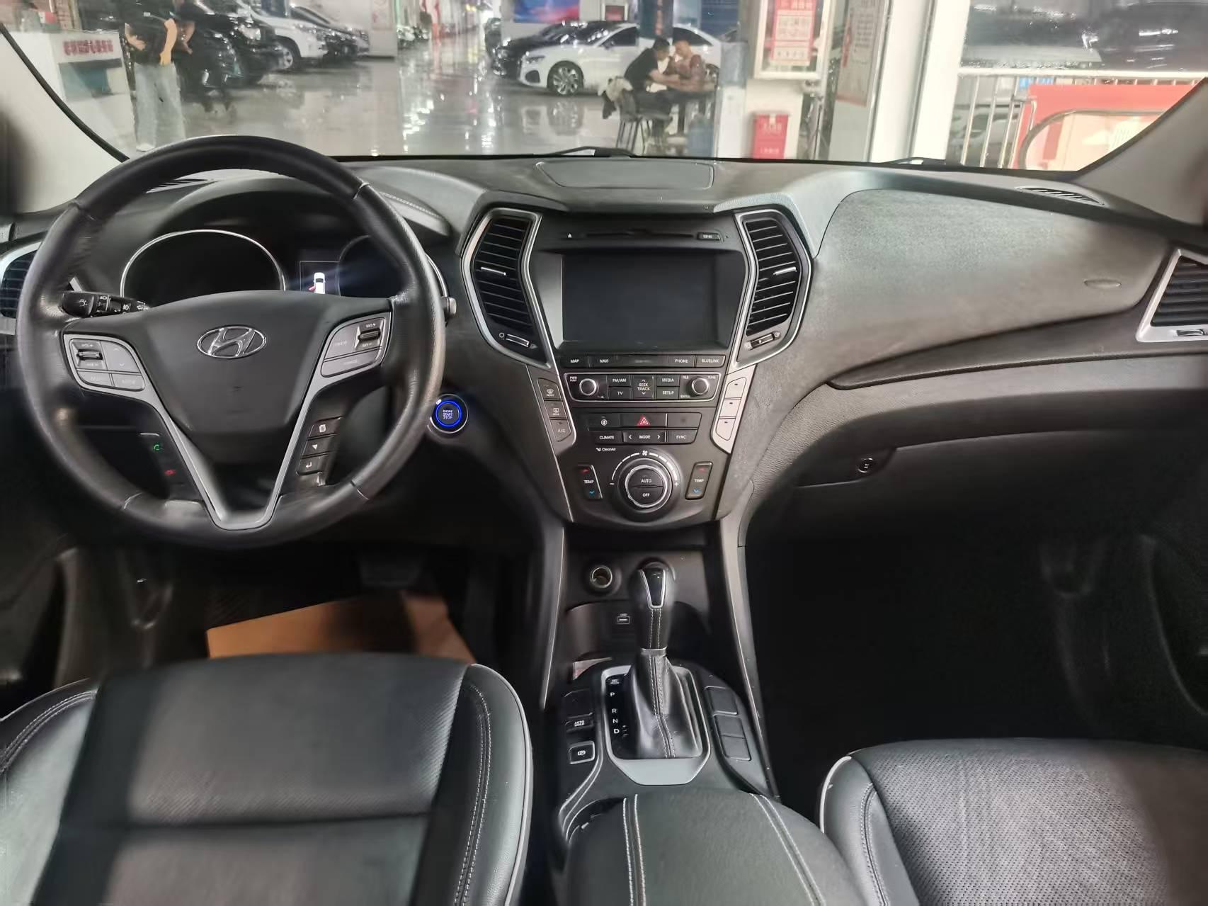 Hyundai Santa Fe 2017 thumb 4