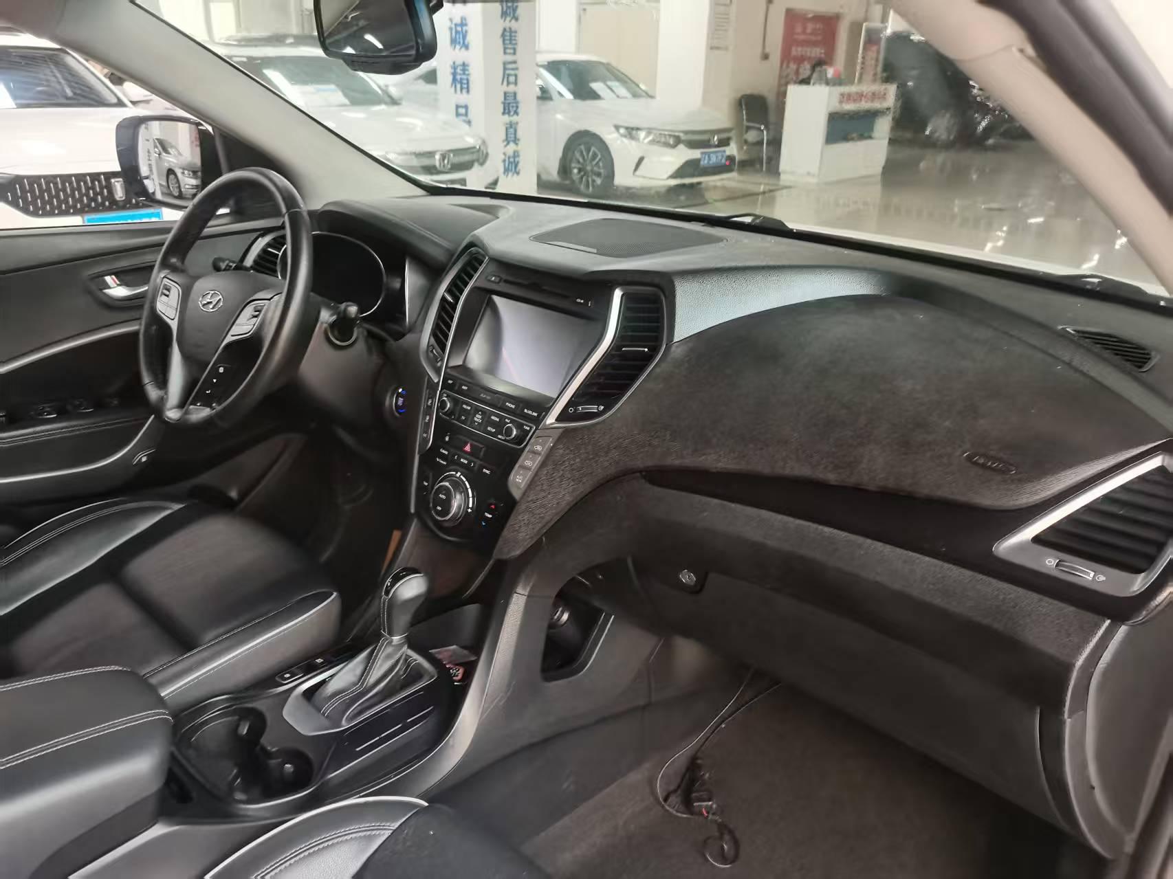 Hyundai Santa Fe 2017 thumb 5