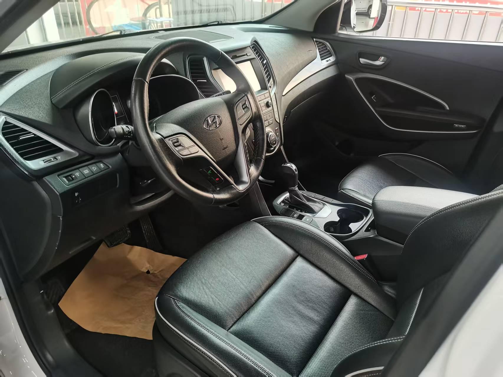 Hyundai Santa Fe 2017 thumb 10
