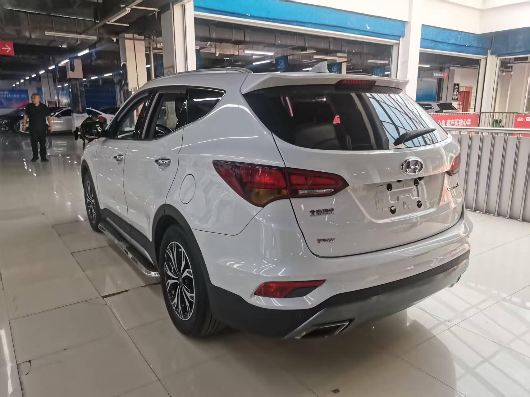 Hyundai Santa Fe 2017 thumb 12