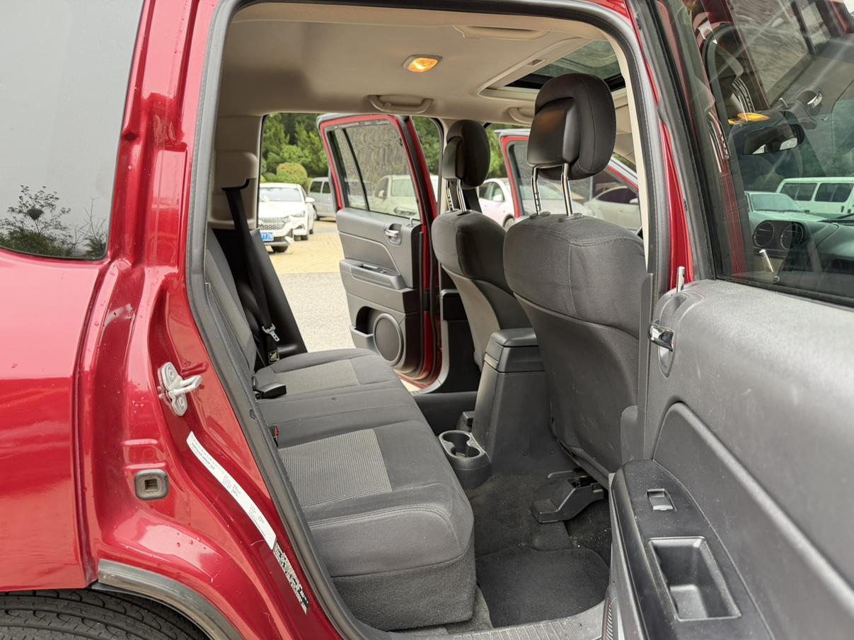 Jeep Zhi Nan Zhe 2013 thumb 8