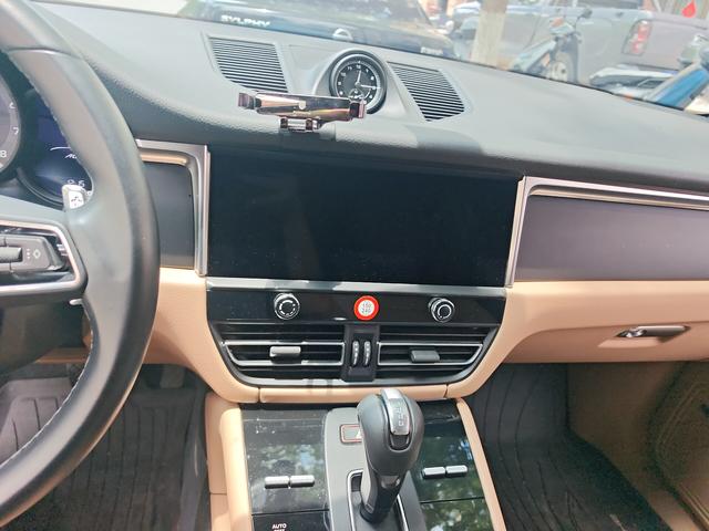 Porsche Macan 2022 thumb 10