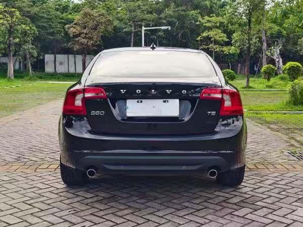 Volvo S60 2013 thumb 7