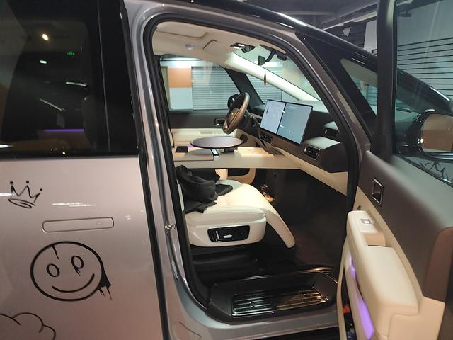 Lixiang (Li Auto) Mega 2024 thumb 6