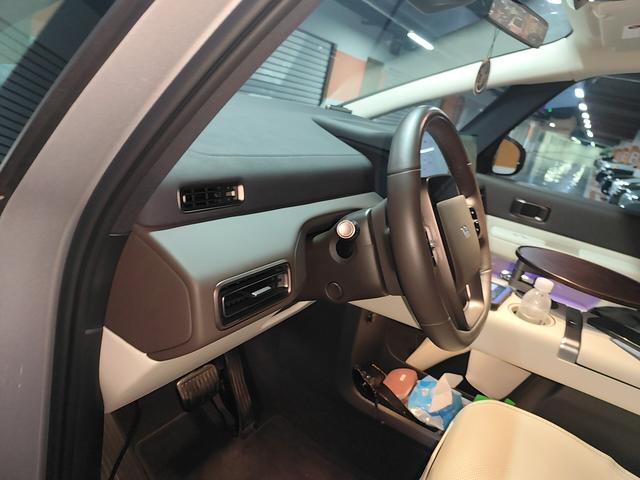 Lixiang (Li Auto) Mega 2024 thumb 11