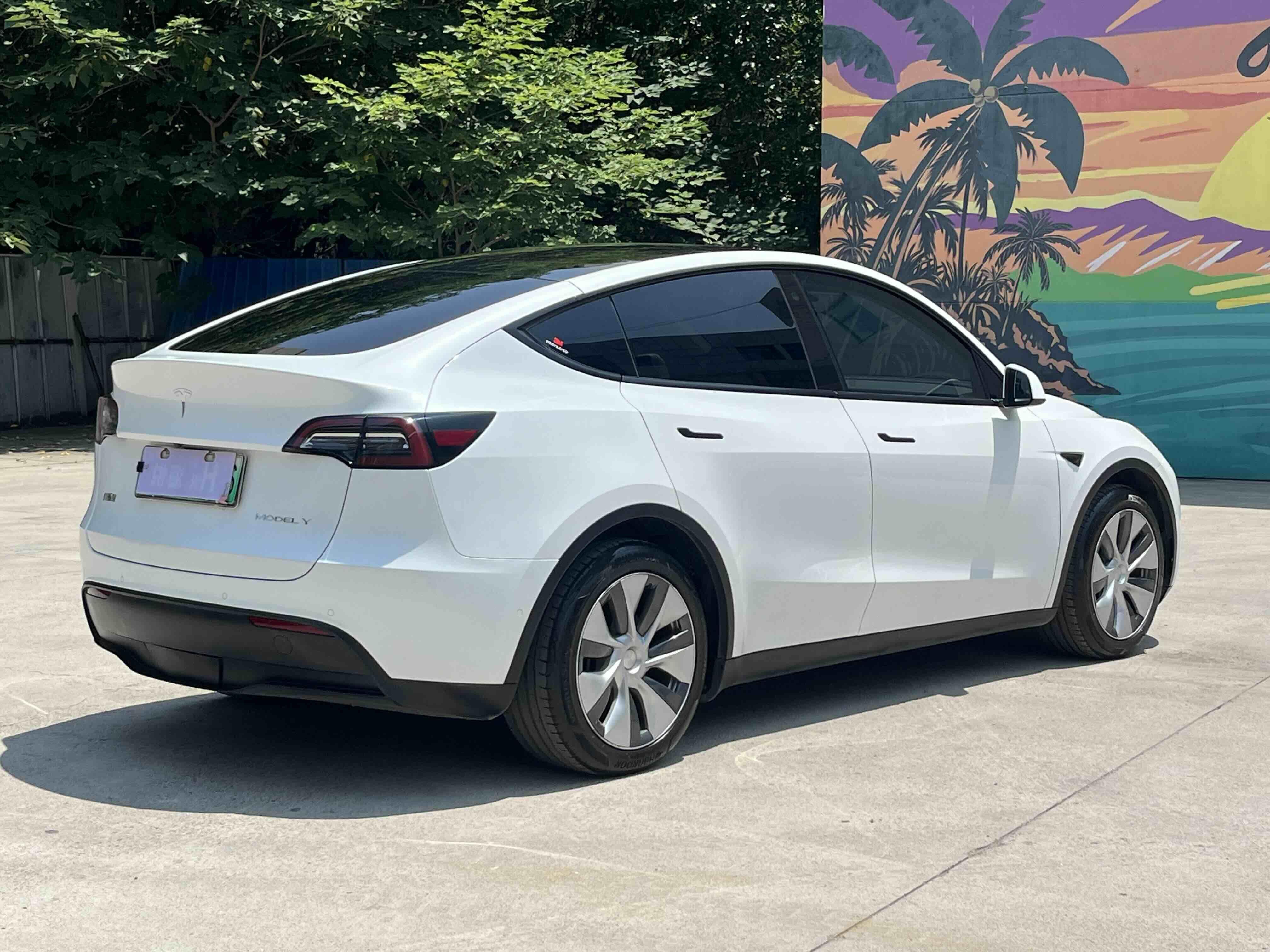 Tesla Model Y 2021 thumb 5