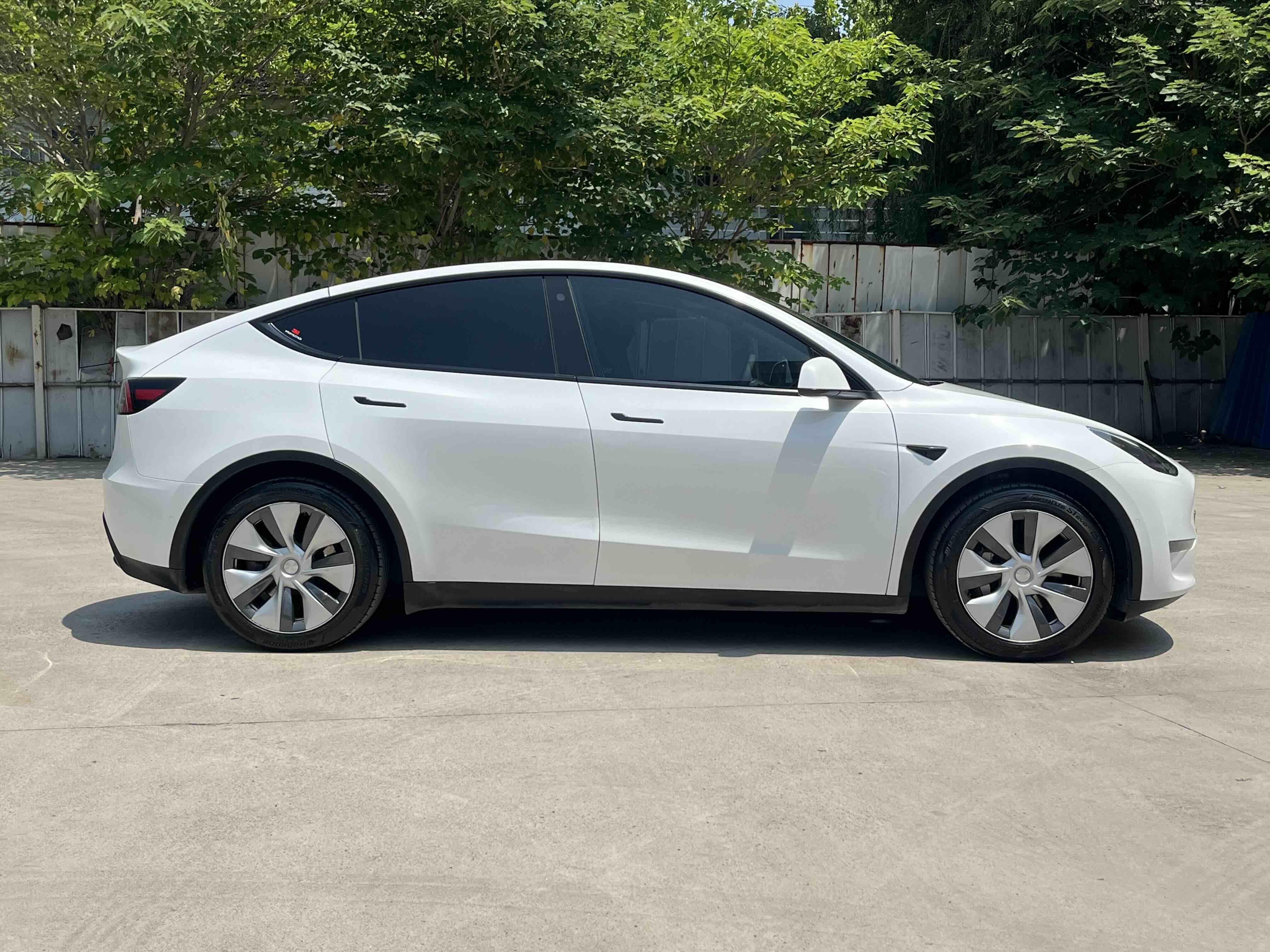 Tesla Model Y 2021 thumb 6