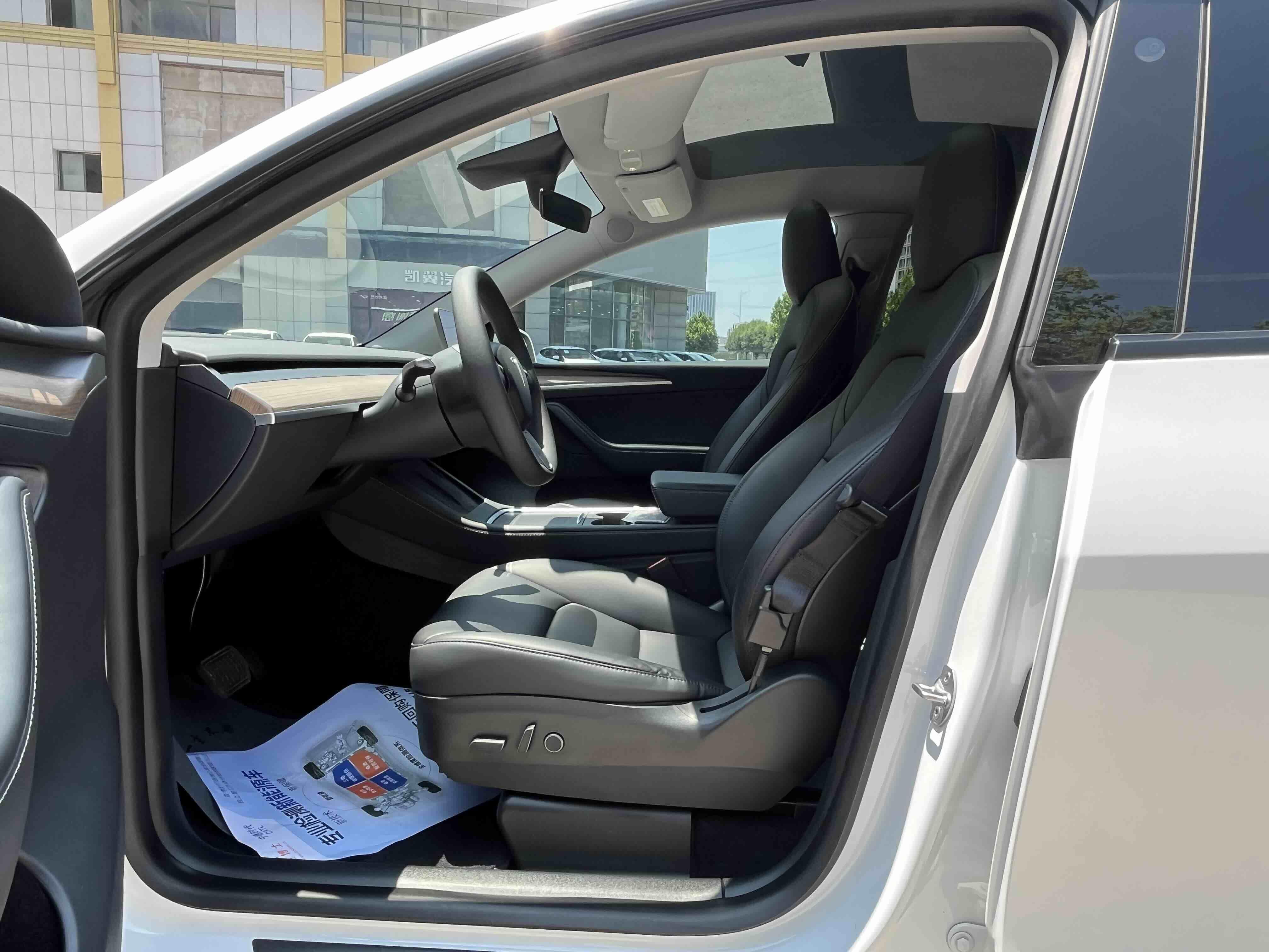 Tesla Model Y 2021 thumb 11