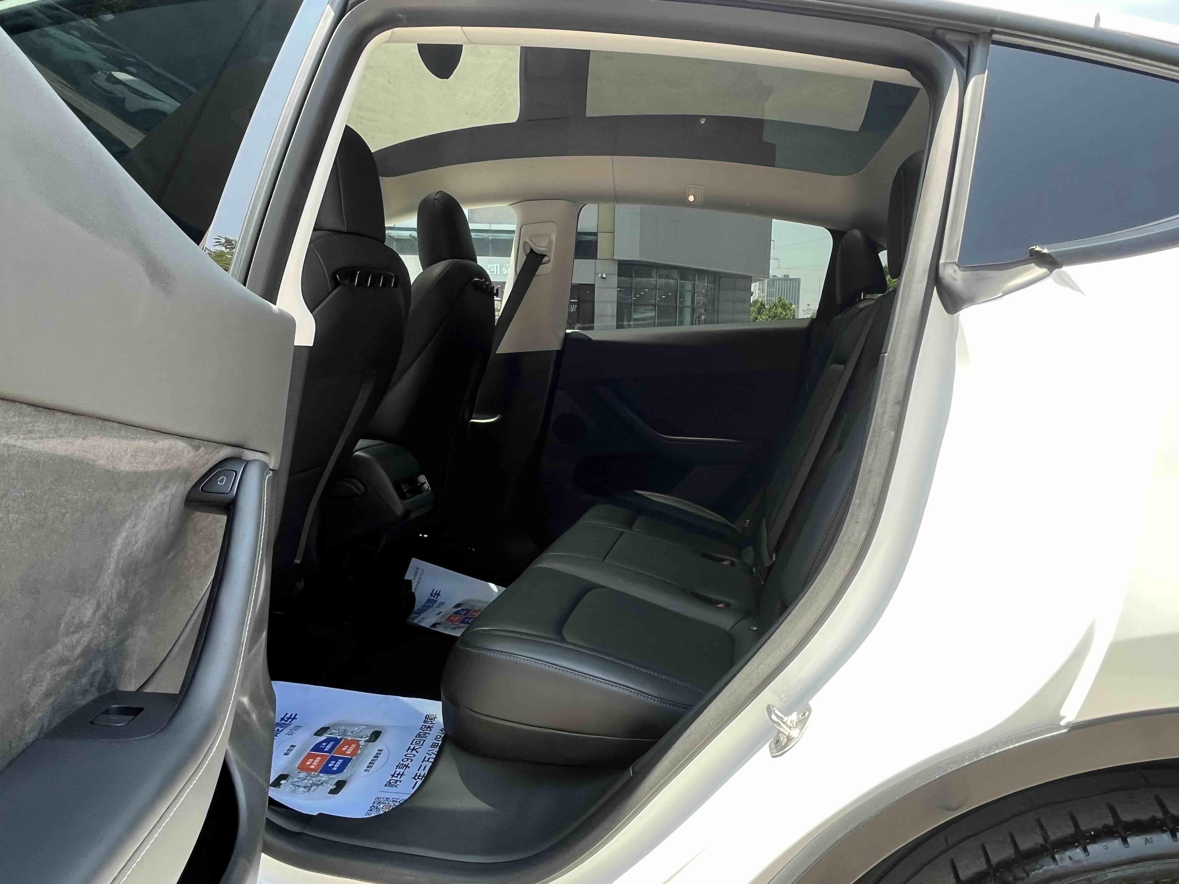 Tesla Model Y 2021 thumb 12