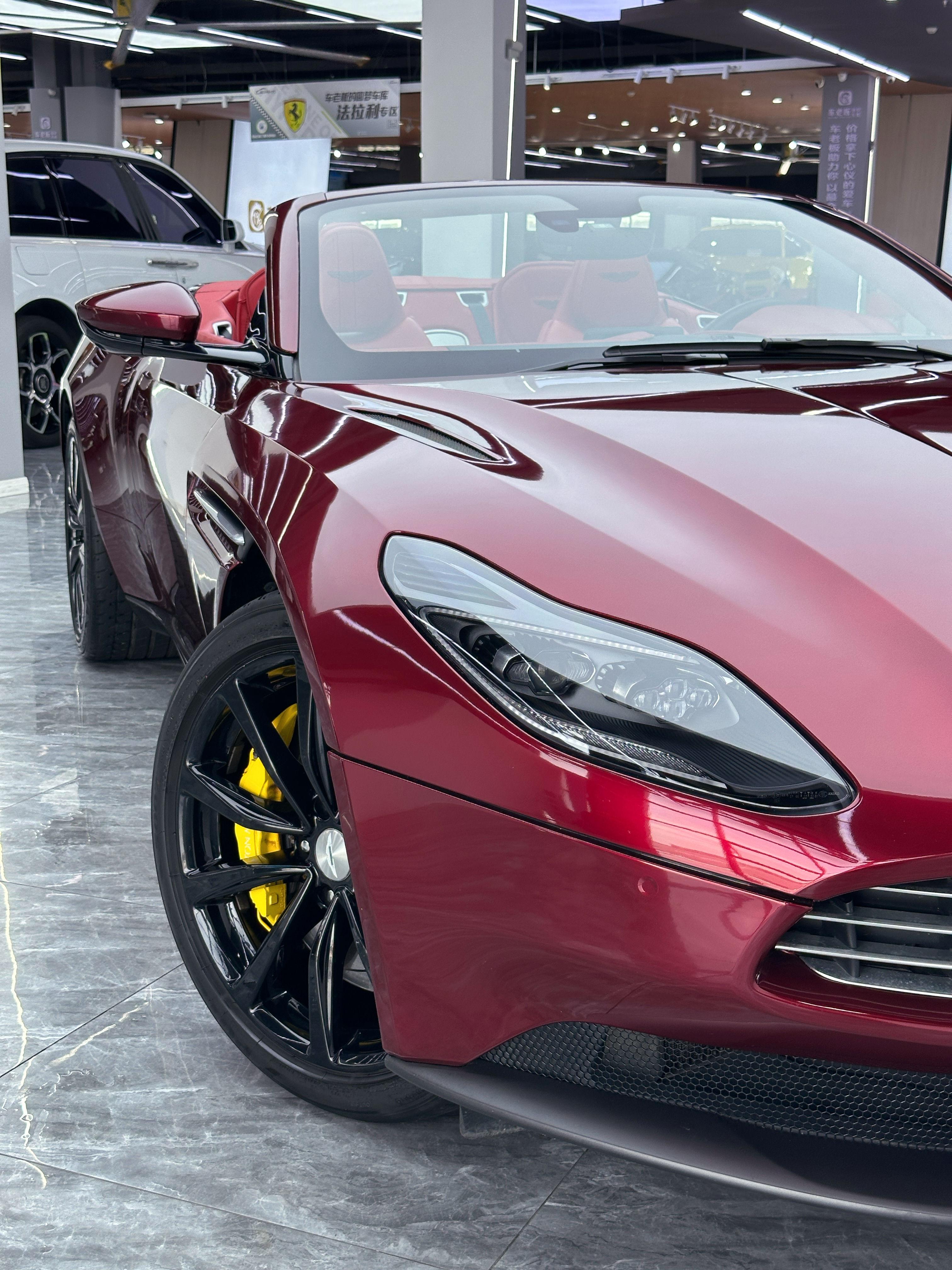 Aston Martin DB11 2022 thumb 7