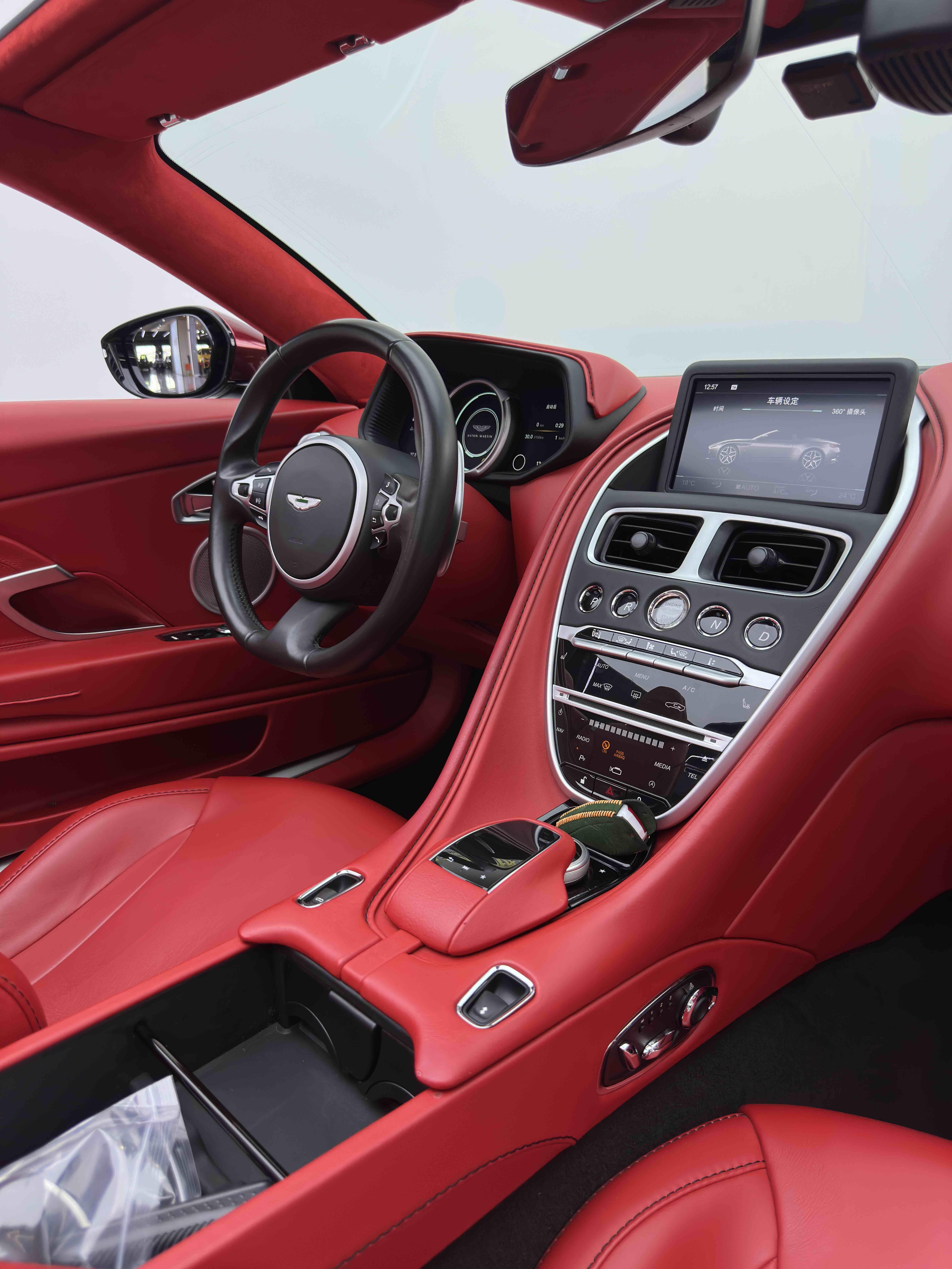 Aston Martin DB11 2022 thumb 11