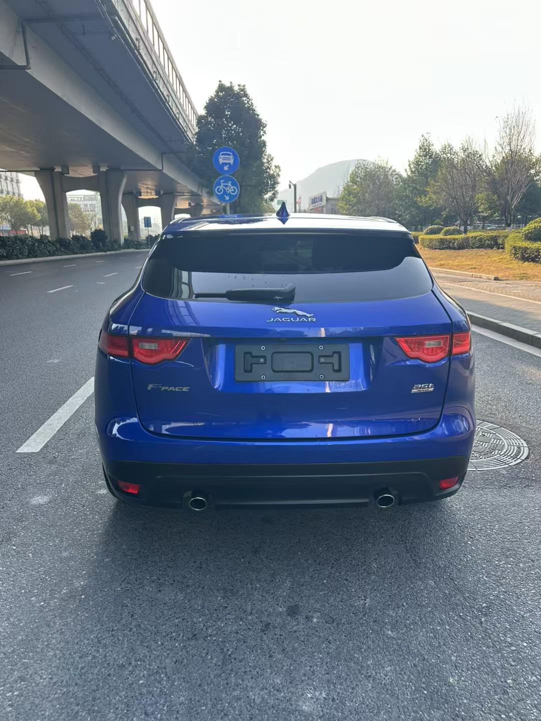 Jaguar F-Pace 2018 thumb 2