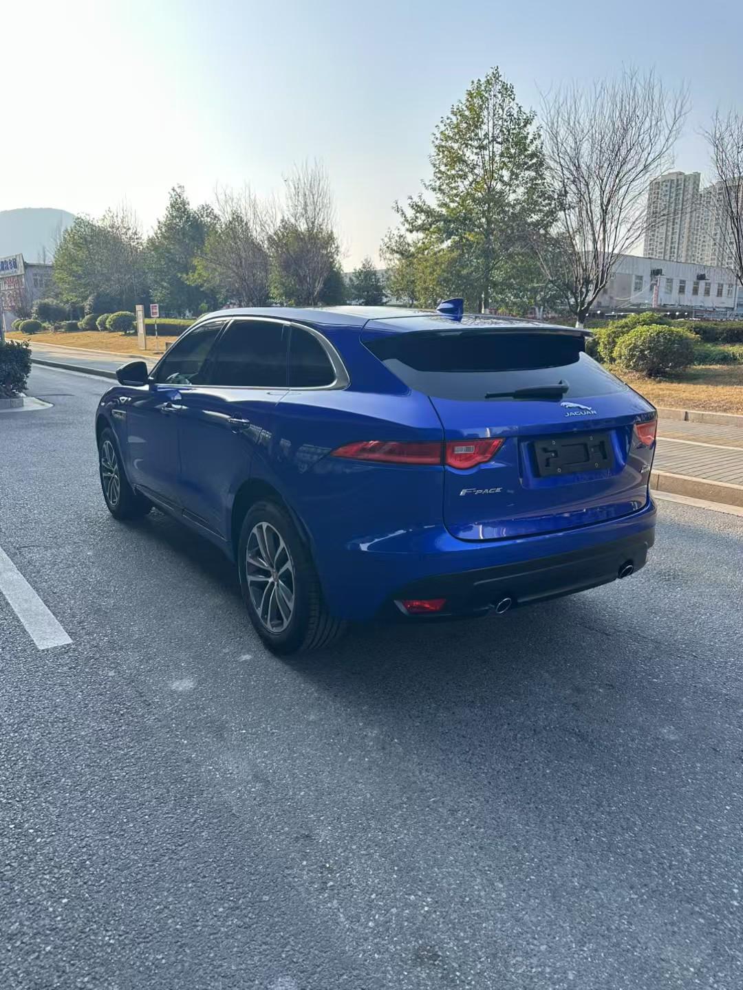 Jaguar F-Pace 2018 thumb 10