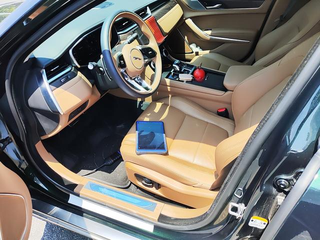 Jaguar XFL 2025 thumb 5
