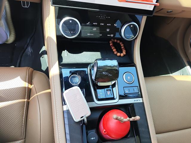Jaguar XFL 2025 thumb 12
