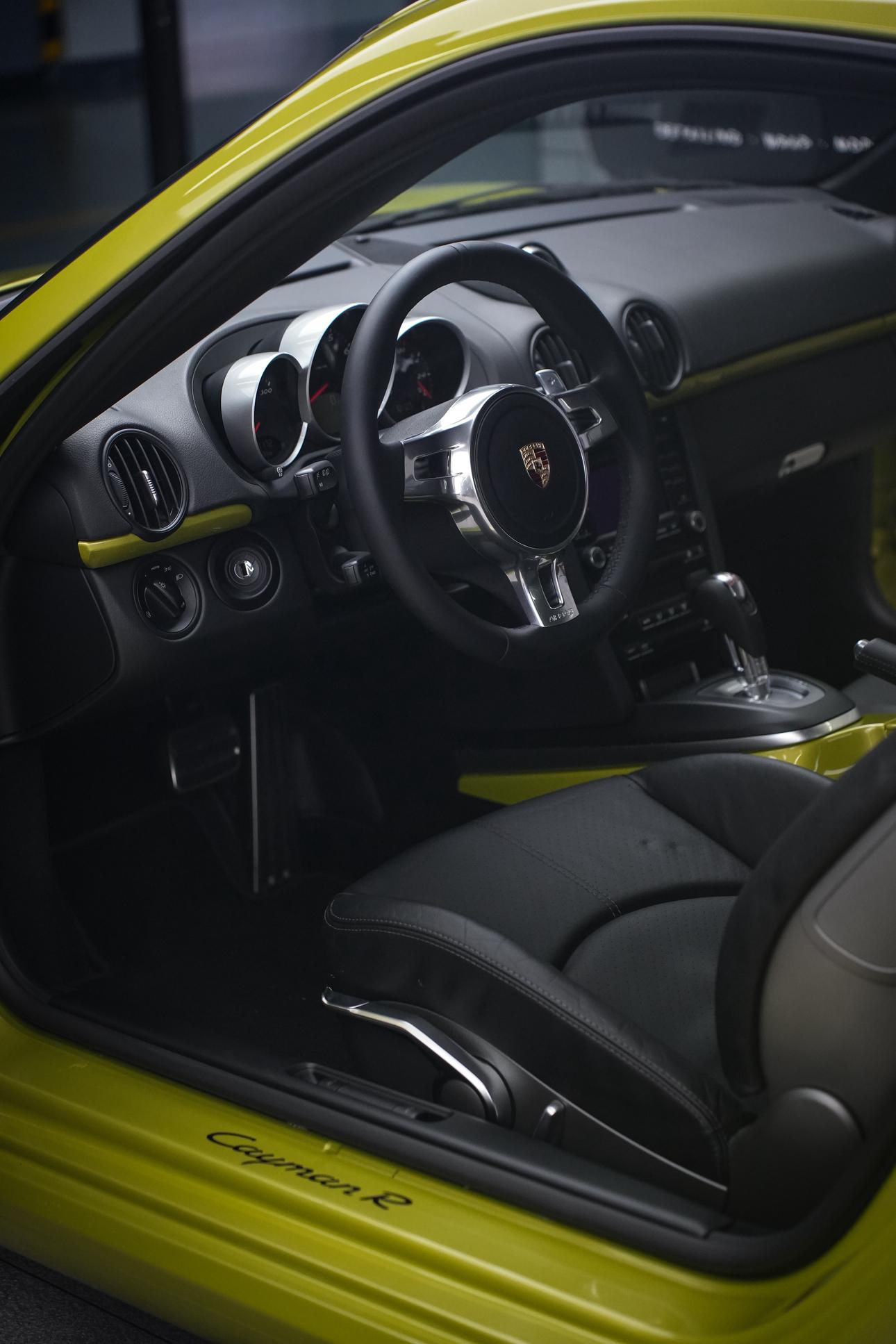 Porsche Cayman GT4 2012 thumb 8