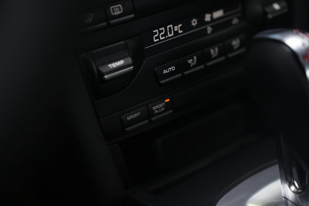 Porsche Cayman GT4 2012 thumb 11