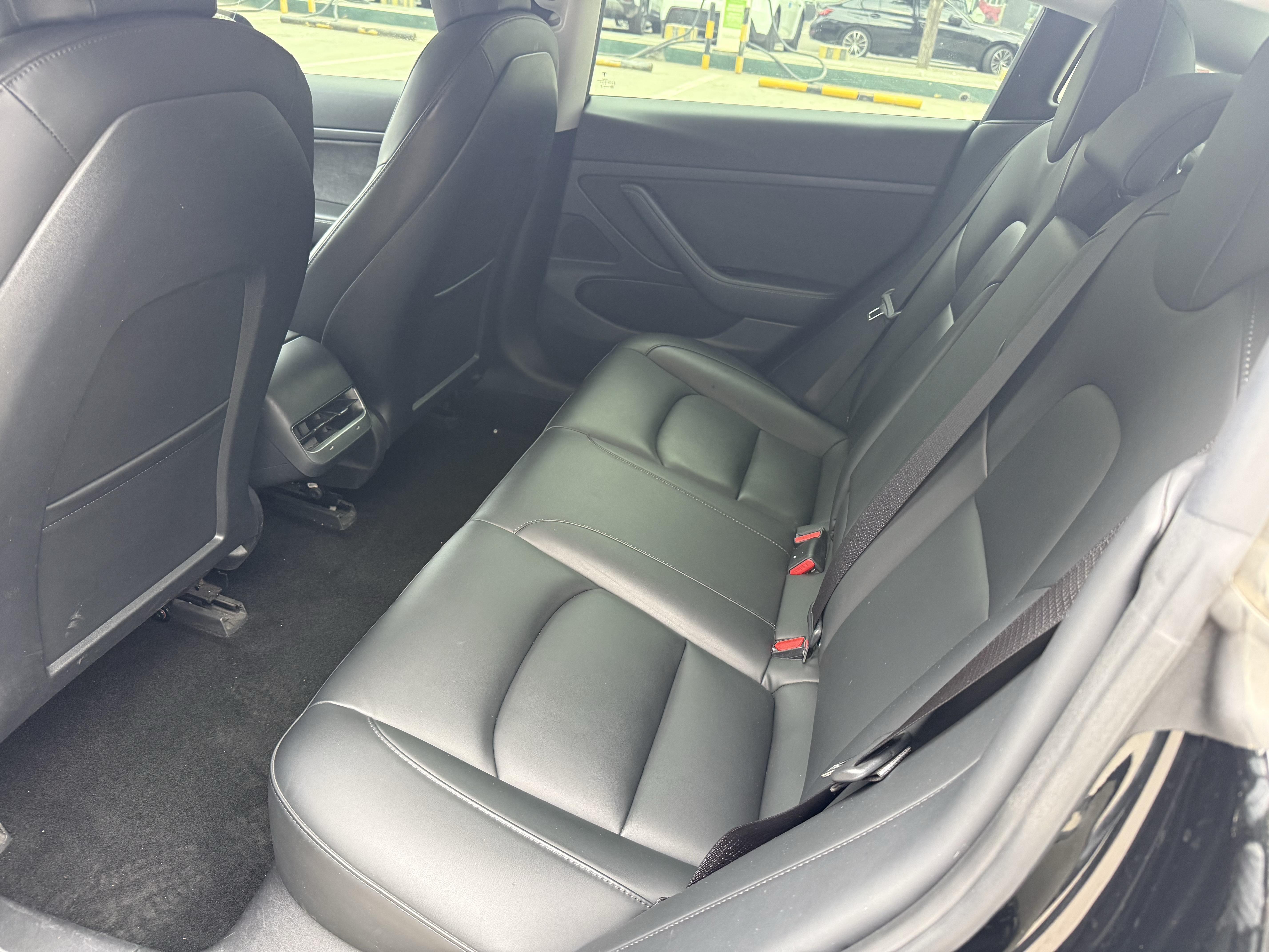 Tesla Model 3 2020 thumb 10