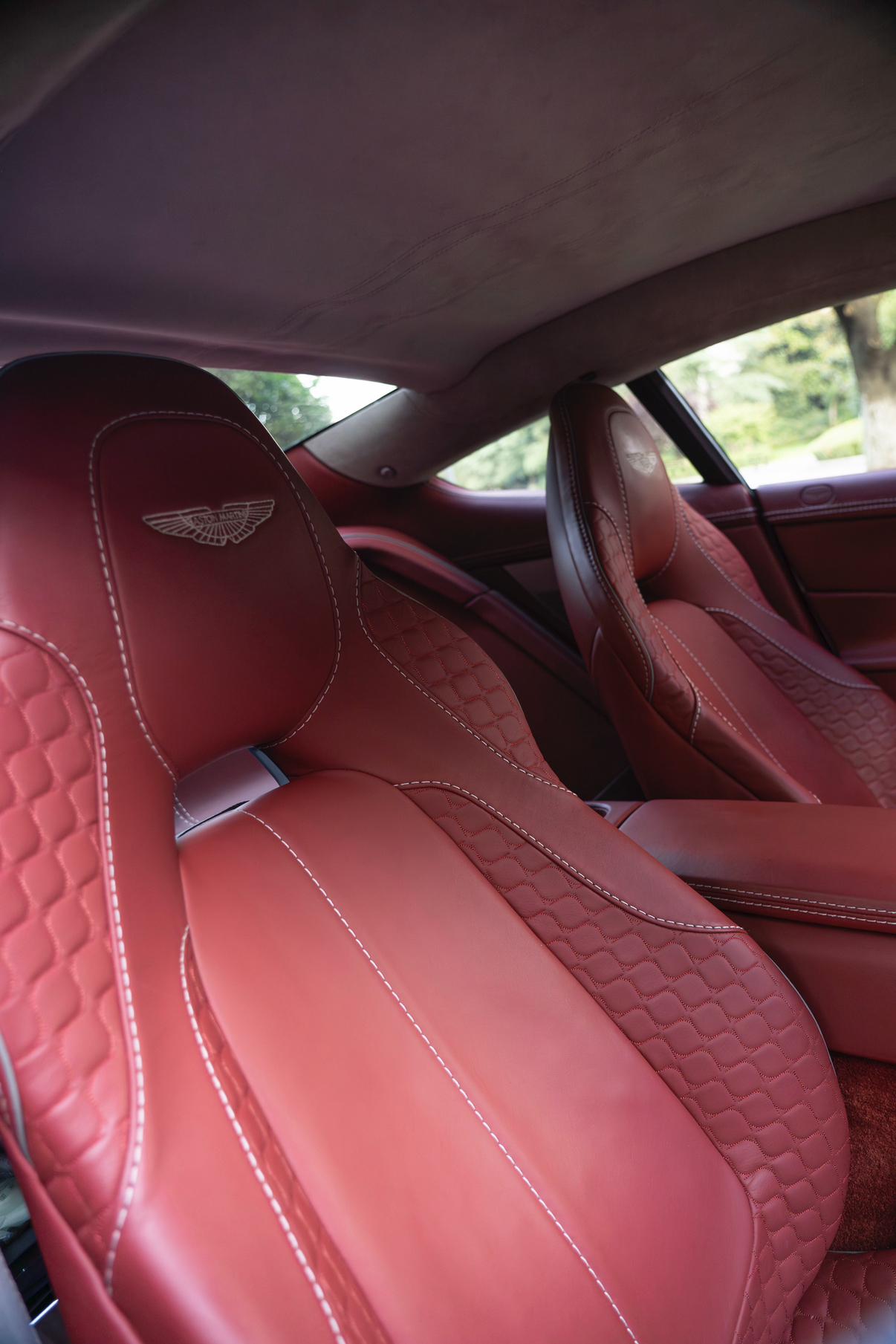 Aston Martin Vanquish 2014 thumb 5