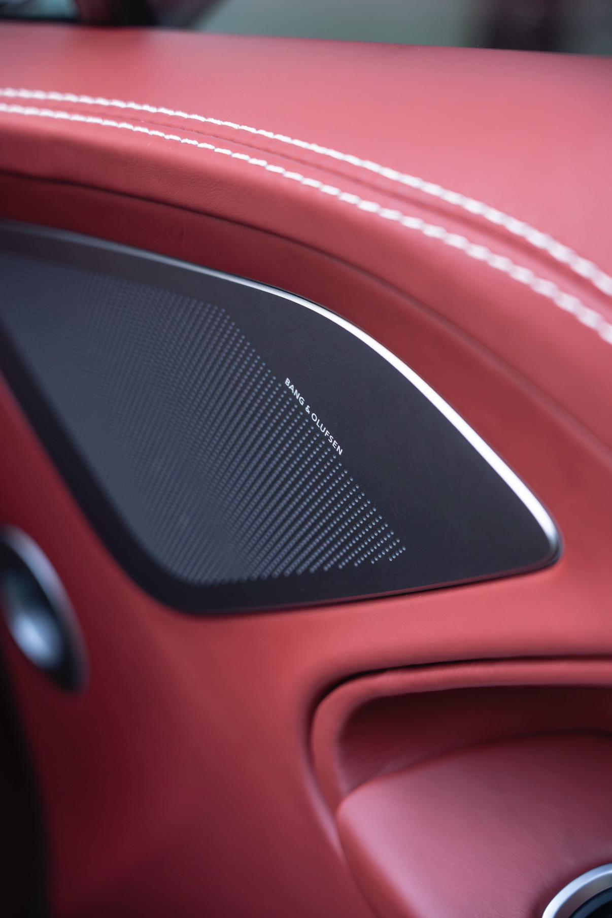 Aston Martin Vanquish 2014 thumb 6