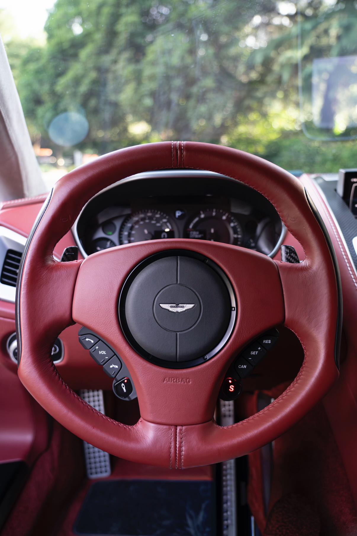 Aston Martin Vanquish 2014 thumb 11