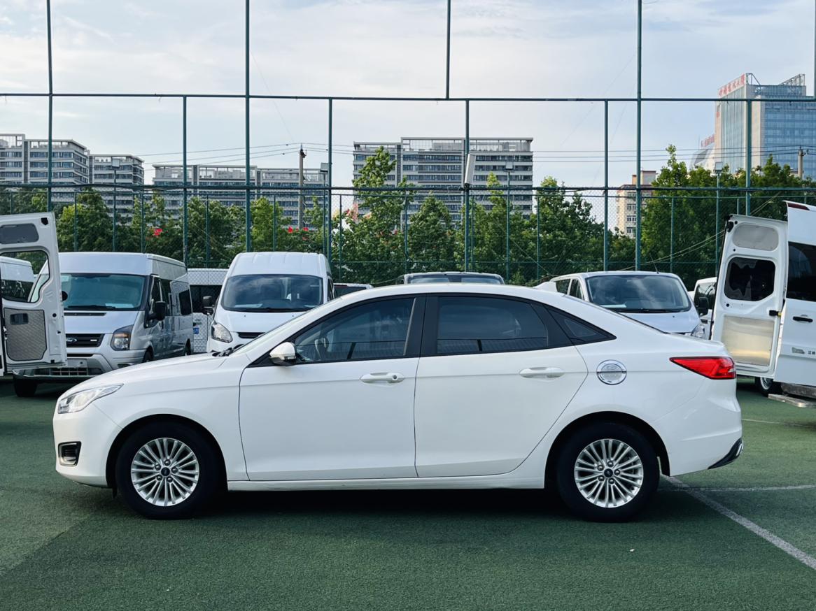 Ford Focus 2015 thumb 2