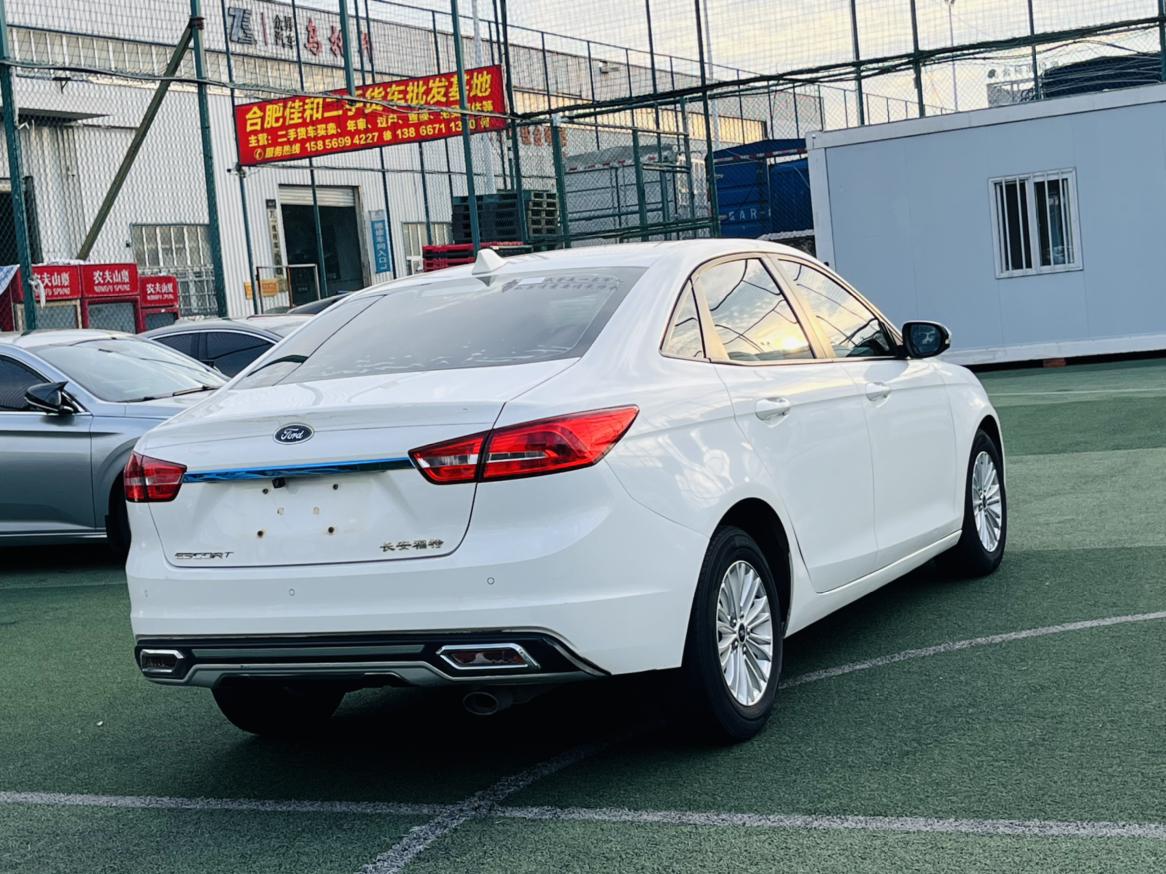 Ford Focus 2015 thumb 5
