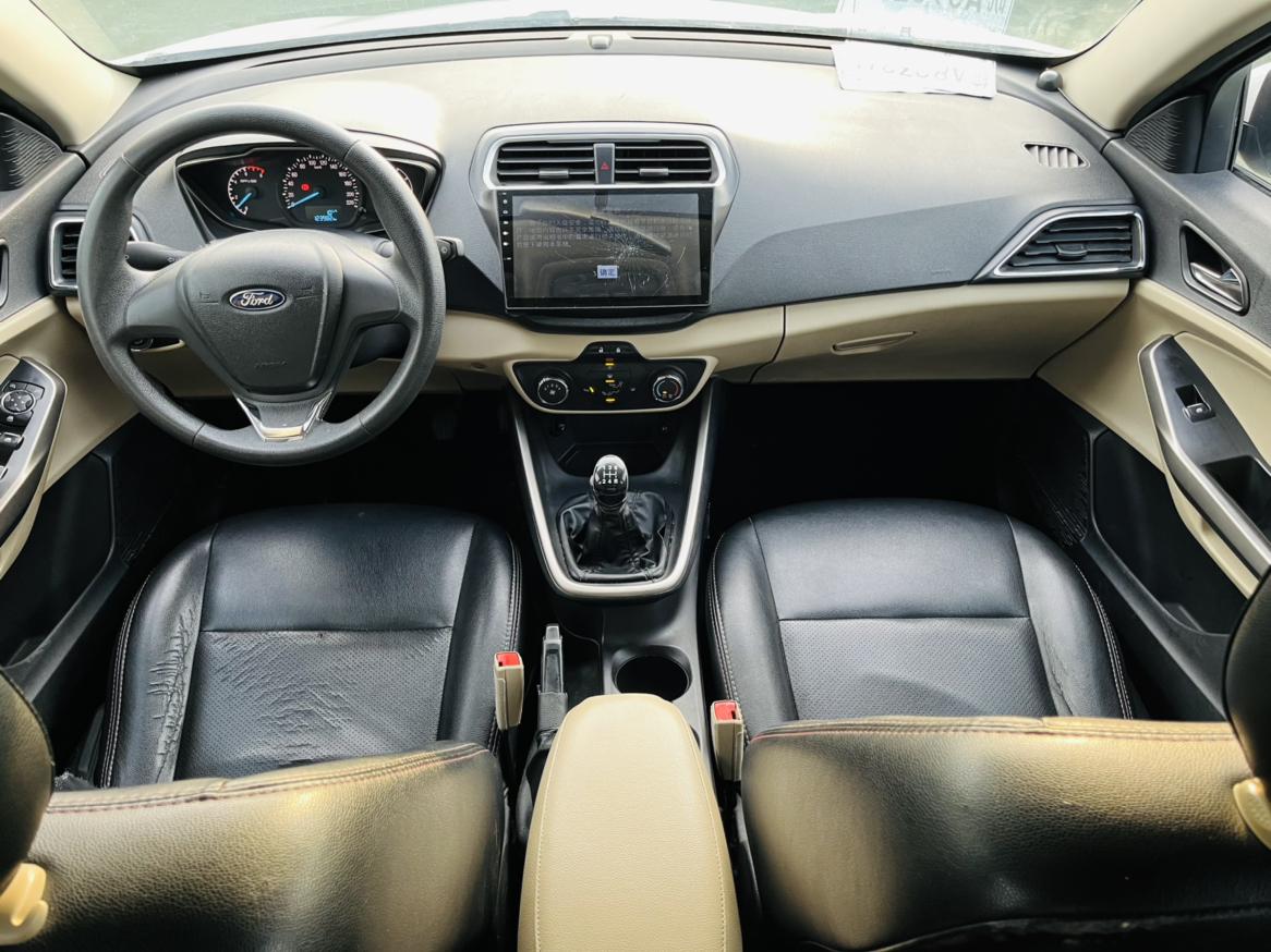 Ford Focus 2015 thumb 7