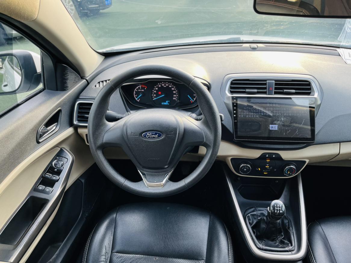Ford Focus 2015 thumb 8