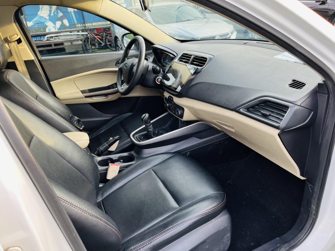 Ford Focus 2015 thumb 9